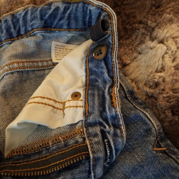 Boys medium wash denim distressed jeans - Picture 2 of 4